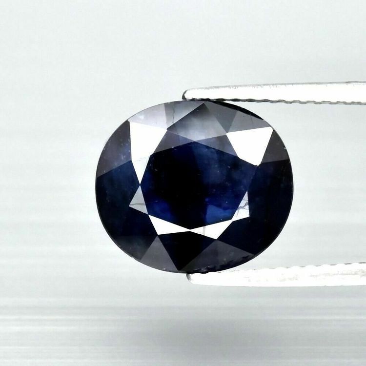Saphir Bleu Naturel De Madagascar – 0,85 Carat – Taille 9,2 X 4,4 Mm – Chauffé