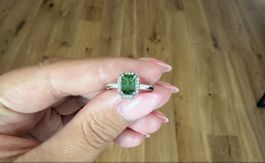 Süsser grüner Edelsteinring 💎 Grösse 53 neuwertig