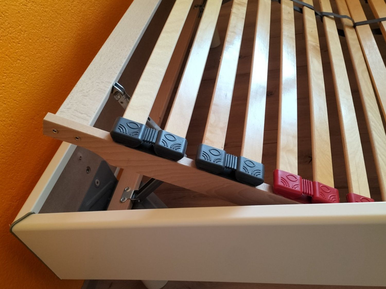 Letti: weisses Bettgestell 140x200cm mit Lattenrost – Usato da Urswil venduto da fab_ydv7 2