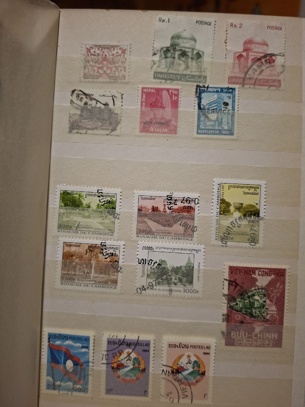 Tutti i francobolli: Briefmarken gemischt / Diverses / Ausland – Usato da Balgach venduto da SIMEON27 6