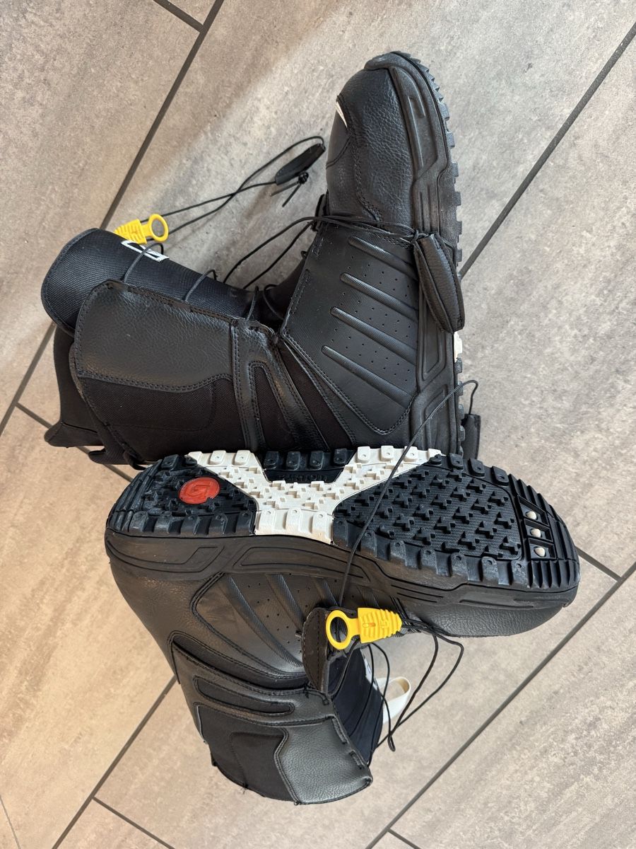 Herrenschuhe: Snowboardschuhe – Gebraucht aus Brüttisellen von himmar