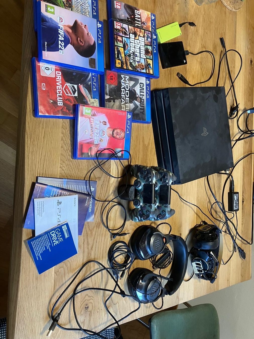 Sony Konsolen: PS4 Pro Set – Gebraucht aus Goldach von jan_ls8b 1