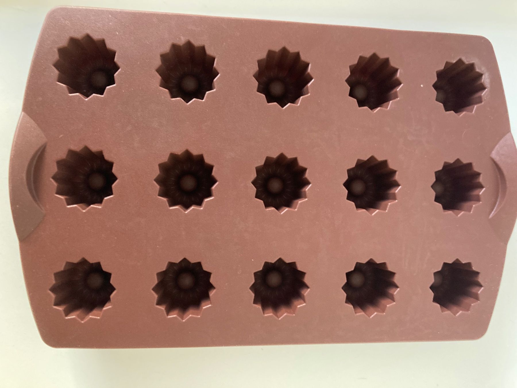 Tupperware Backformen: Moule cannelé Tupperware – Gebraucht aus Frasses von soowoo12