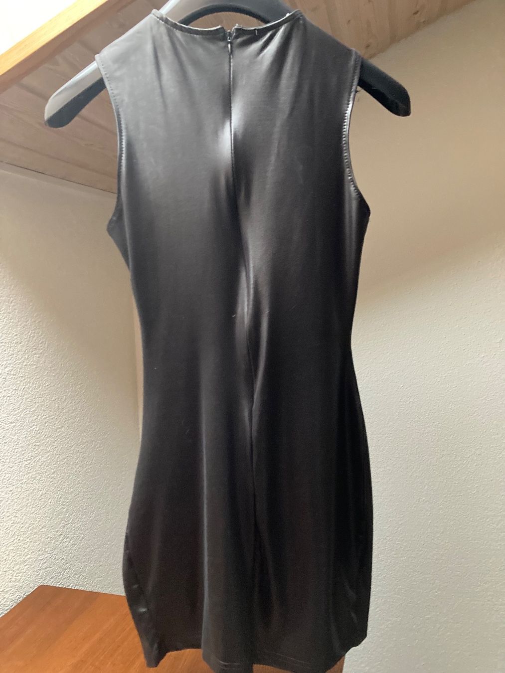 Kleider: Minikleid schwarz glänzend Gr.S neu – Neu (gemäss Beschreibung) aus Dulliken von gab_jdr2 3