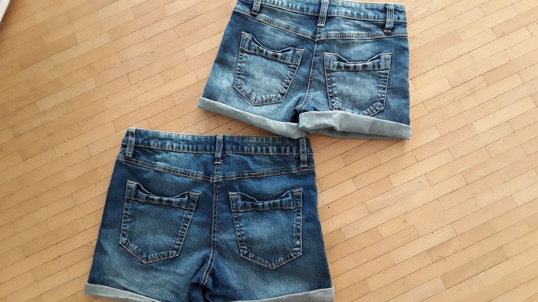 Pantaloni: Neu 2 paar kurze jeans s. Oliver – Nuovo e nell'imballaggio originale da Dagmersellen venduto da L.Ga. 2
