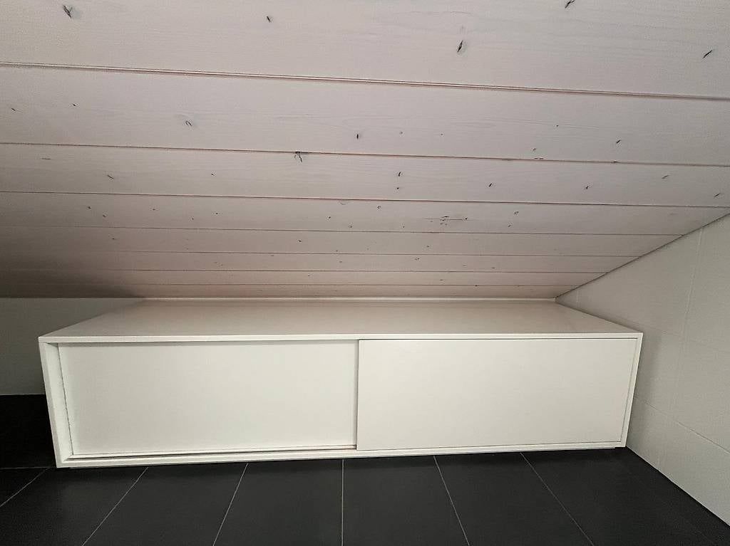 Meubles TV: Commode / meuble bas  blanc brillant  180 cm – D'occasion à Colombier VD par Sophie_M.