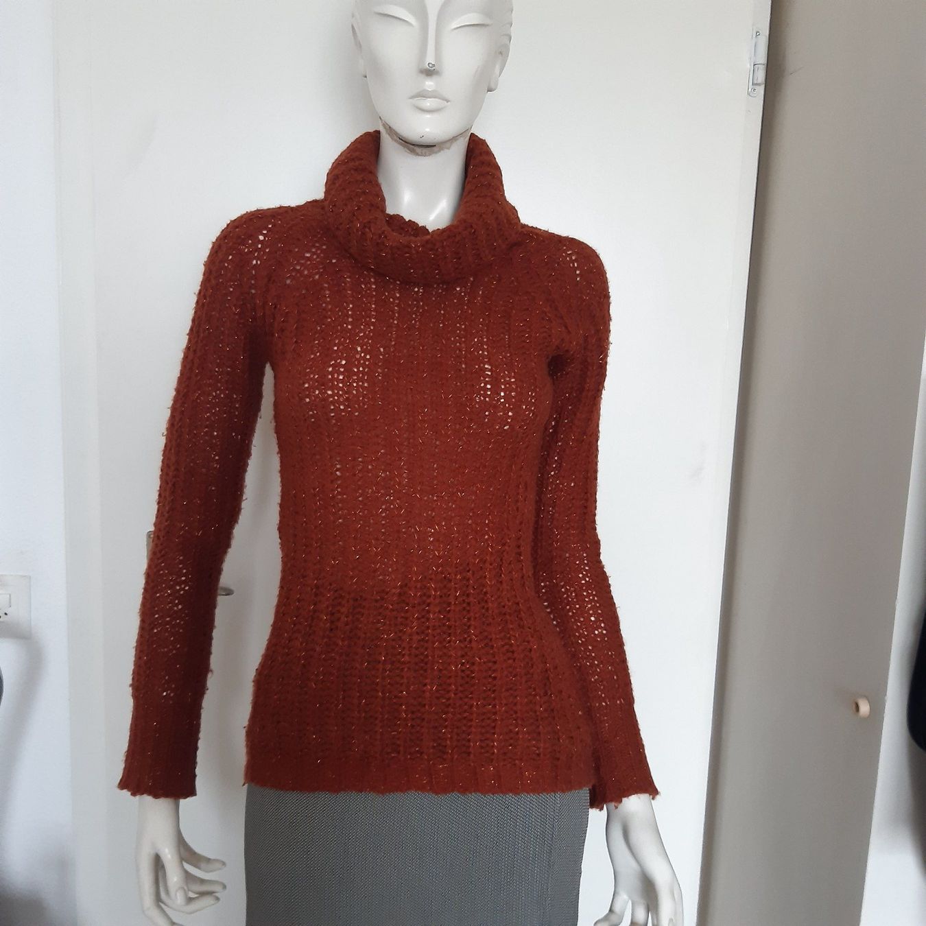 Pullover & Sweatshirts: Kuscheliger Rollkragenpullover in Rostrot mit Glitzer – Gebraucht aus Horgen von Amanda30 1