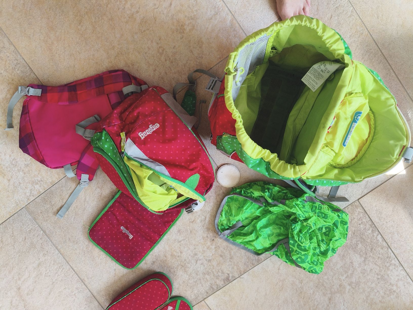 Ergobag Kindertaschen: Ergobag Schultaschen Set Rucksack Mäppchen Turnbeutel Sommer – Gebraucht aus Luzern von markus82 3