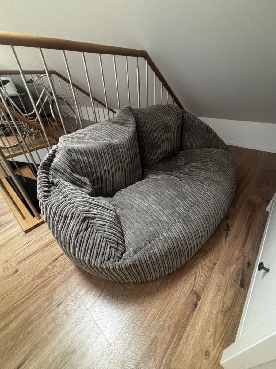 Lounge Pug Divani: Lounge Pug Sitzsack Cord Graphitgrau - Neuwertig! – Usato da Wettingen venduto da suk_p9mv