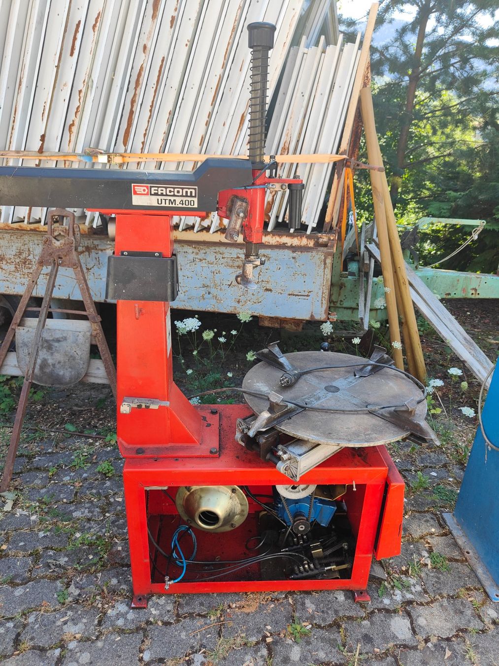 Facom Toutes les machines: Démonte pneu FACOM UTM.400 défectueux – D'occasion à Grandval par crigou93