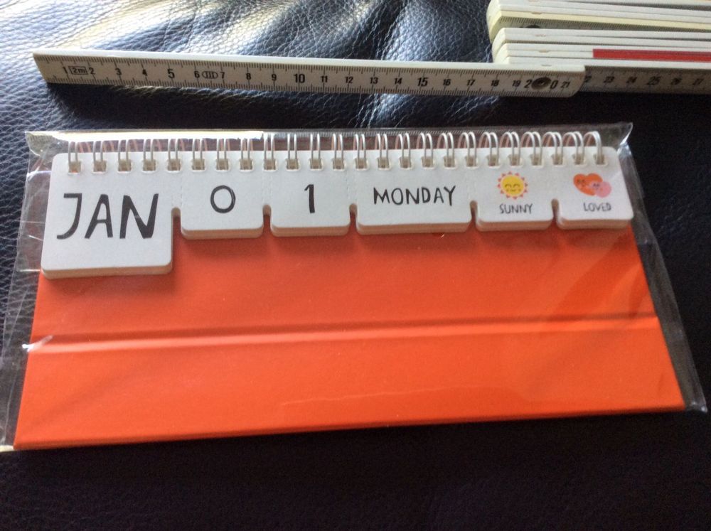 TISCH-KALENDER NEU/OVP mehrjährig witzig / aufstellbar  Kaufen auf Ricardo