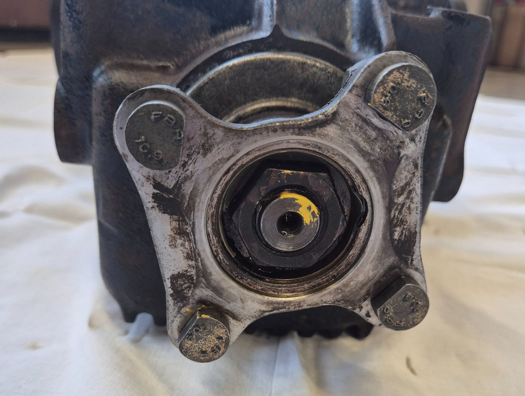BMW Tutti pezzi di ricambio auto: BMW 2800, E3, Hinterachsdifferential ,3.45 : 1 Übersetzung – Usato da Bremgarten AG venduto da Osella5 4