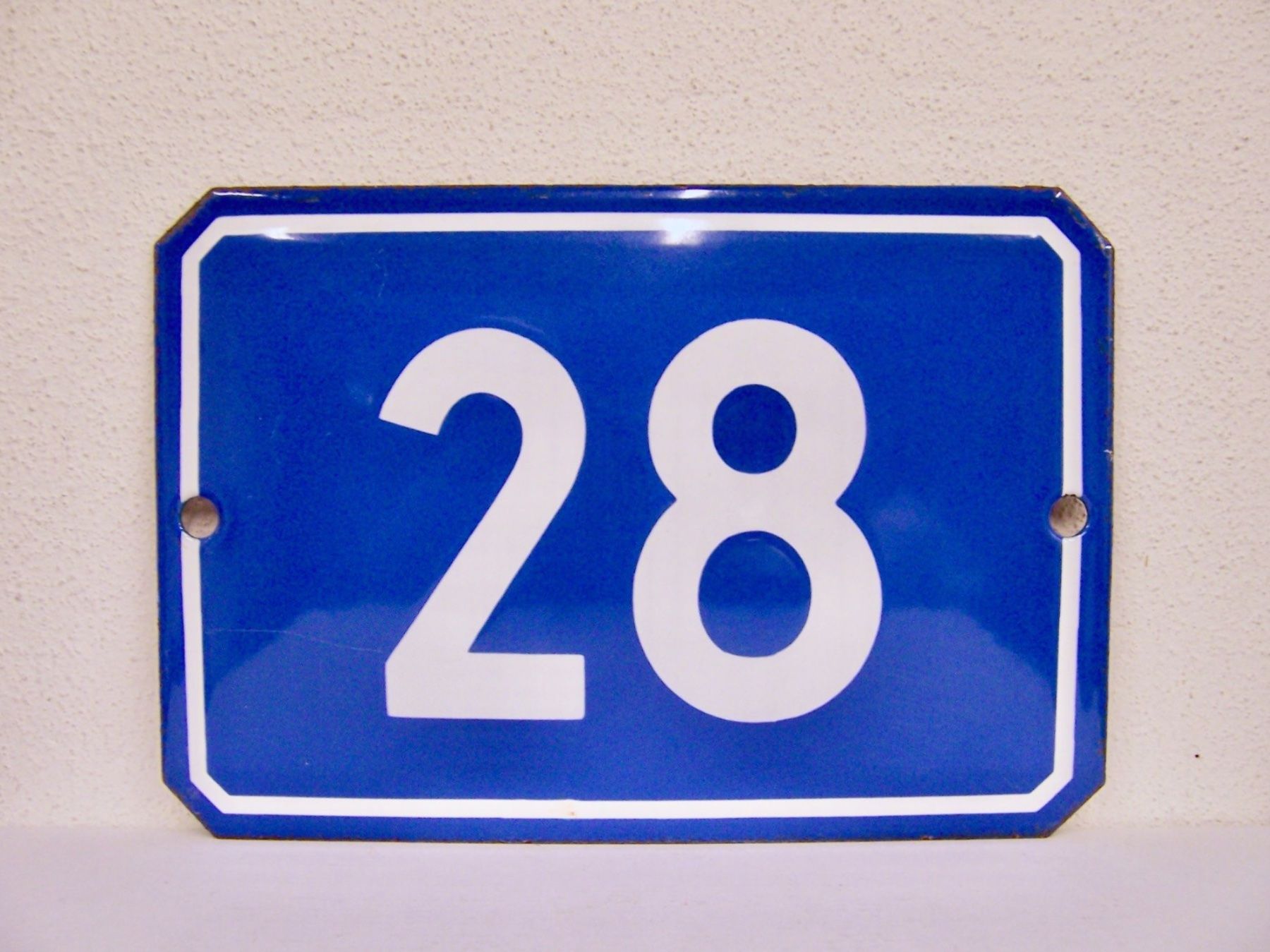 Insegne: ALTES EMAILSCHILD HAUSNUMMER 28 – Usato da Kerzers venduto da djstarsky73