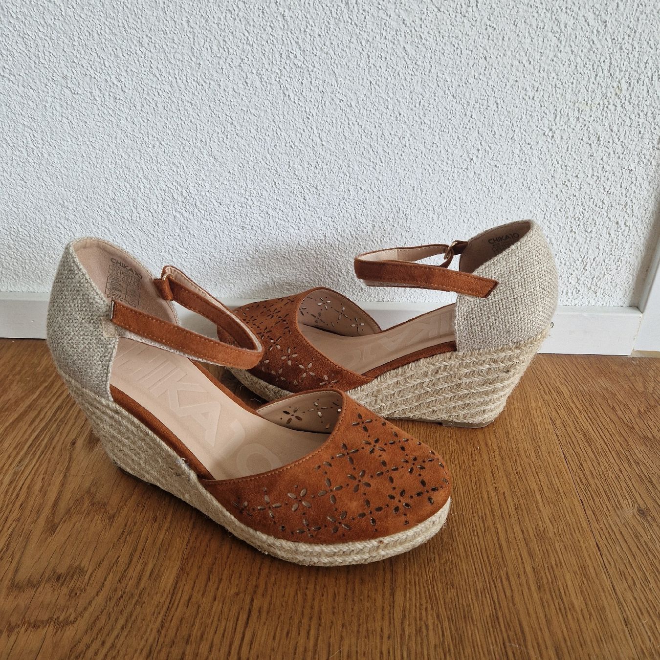 Scarpe da donna: Neuwertige Keilensandalen Grösse 40 – Usato da Sarnen venduto da C_Bolt