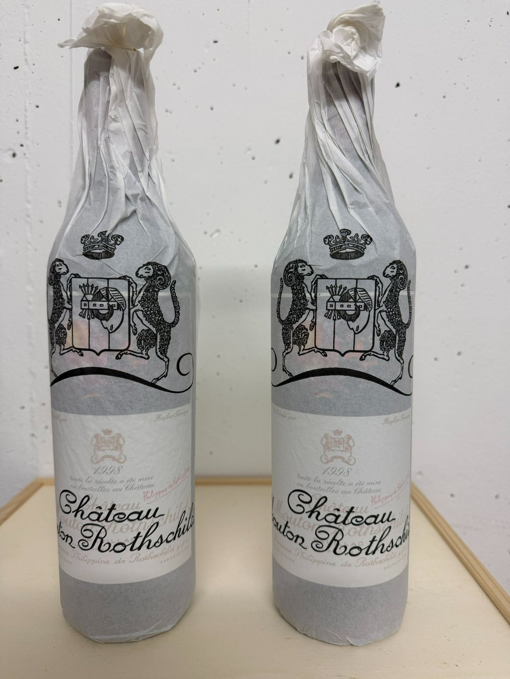Vino: 2 Flaschen Mouton Rothschild 1998 – Nuovo (secondo la descrizione) da Bern venduto da Saturn1--0