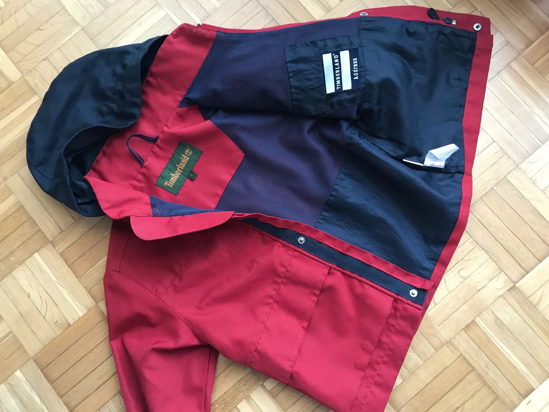 Timberland Giacche & Cappotti: Jacke mit Kapuze von TIMBERLAND Grösse 2 – Usato da Emmenbrücke venduto da Hathor123 3