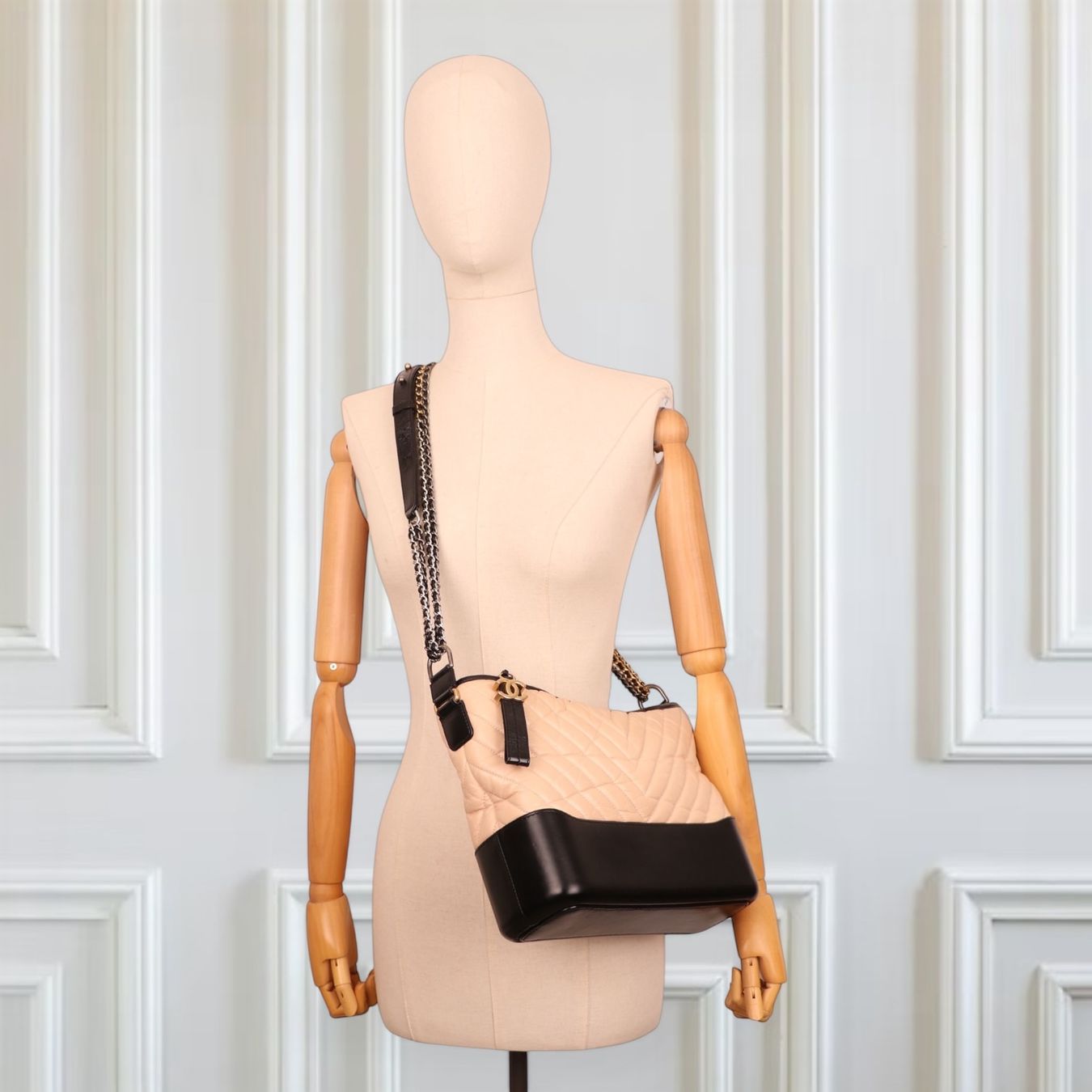 Chanel Borse da donna: Chanel Gabrielle large beige/schwarz – Usato da Binningen venduto da Designerlabels 1