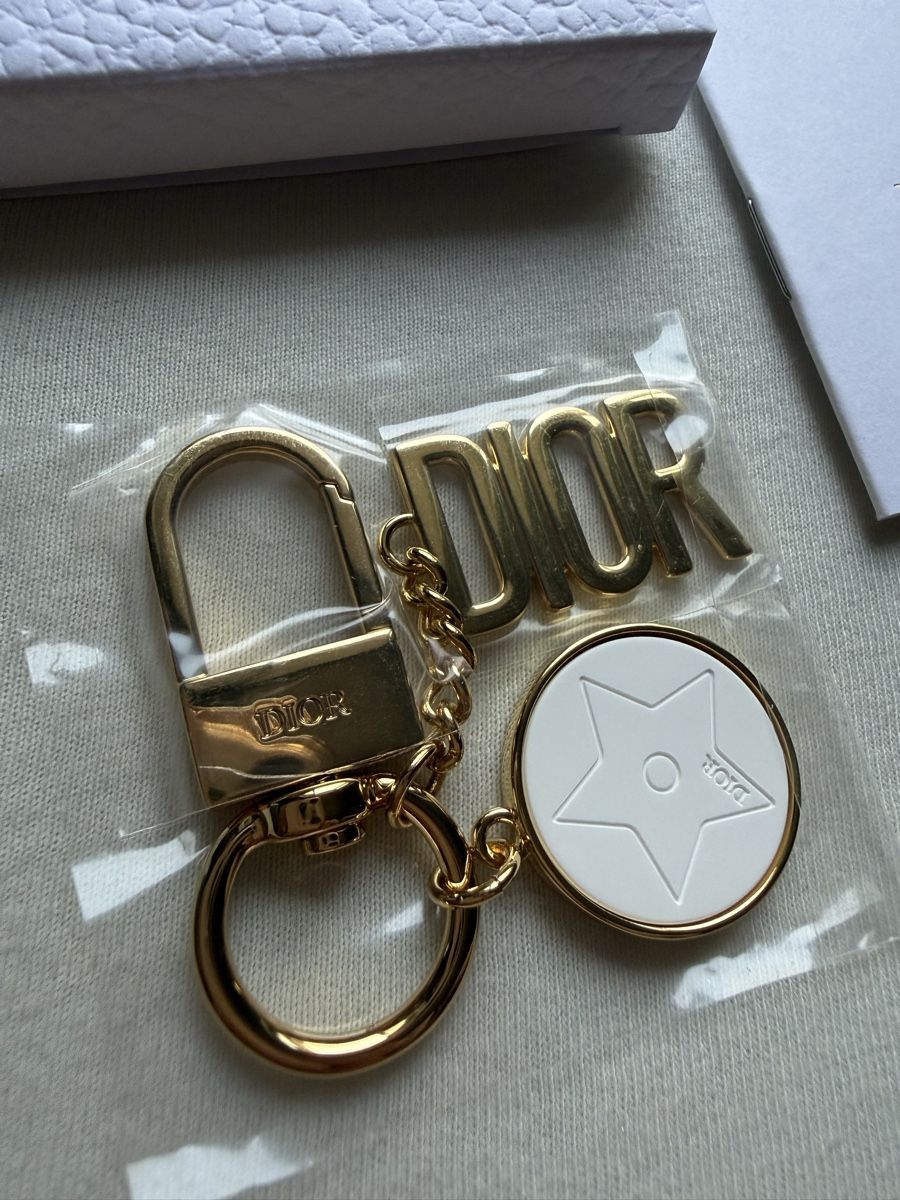 Dior Portachiavi: Dior Ceramic Keychain – Nuovo e nell'imballaggio originale da Luzern venduto da sas_r89l 1