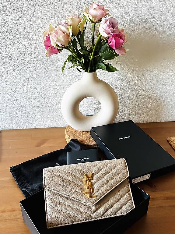 Borse da donna: Saint Laurent Cassandre Envelope  – Usato da Zug venduto da bia_szh2 3