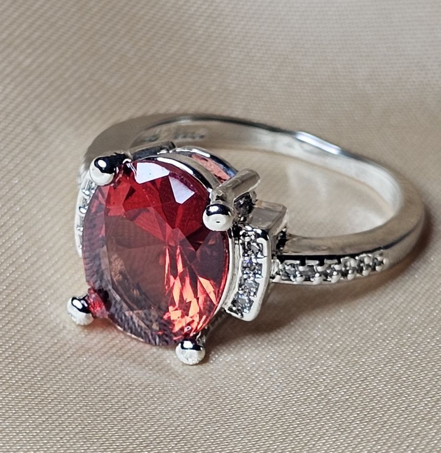 Anelli: Ring mit funkelndem Zirkonia, 925 versilbert Gr. 8 – Nuovo (secondo la descrizione) da Grenchen venduto da maretop