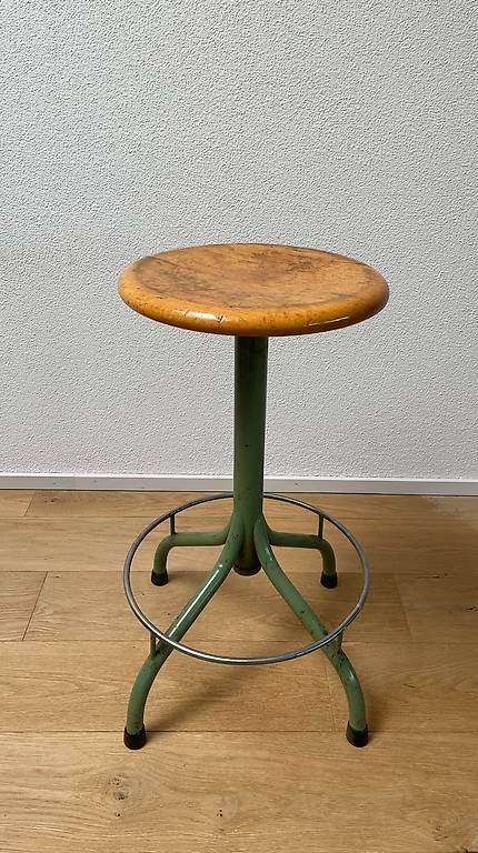 Sgabelli: Atelierhocker, Werkstatthocker, Industriehocker, Hocker – Usato da Aarburg venduto da Sazhe