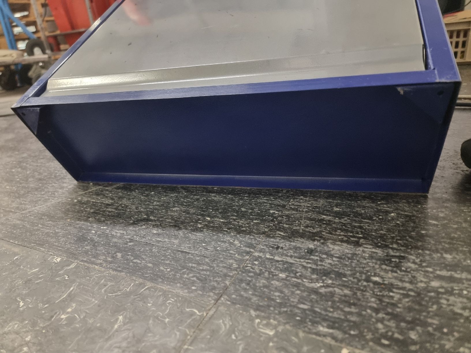 Autoribaltabili: Top Zustand! Blauer Schuhschrank mit vier Fächern. – Usato da Olten venduto da Mezopotamya 8
