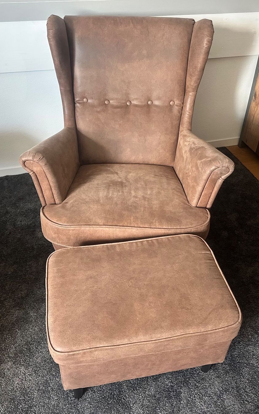 Ikea Poltrone: IKEA STRANDMON Ohrensessel mit Hocker – Usato da Brunegg venduto da Angelina054