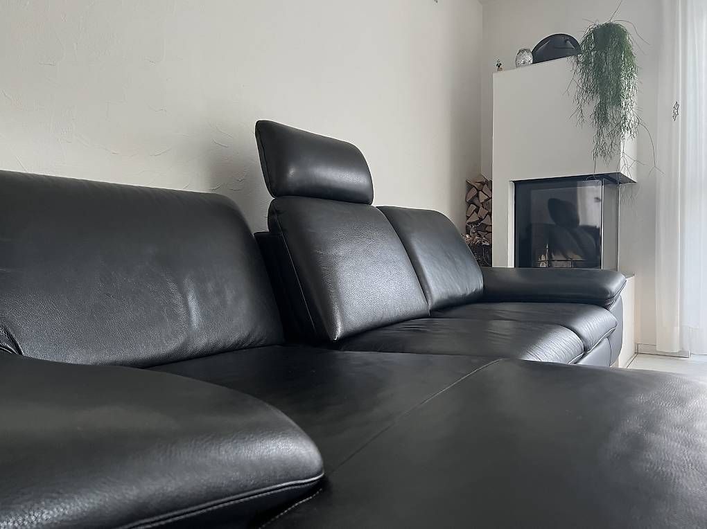 Sofas: Leder-Sofa mit Longchair und Hocker – D'occasion à Münsingen par janickdillon3110 2