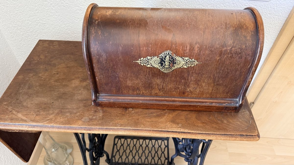Tutte le decorazioni: echte alte Singer-Tret-Nähmaschine – Usato da Suhr venduto da Seri014 3