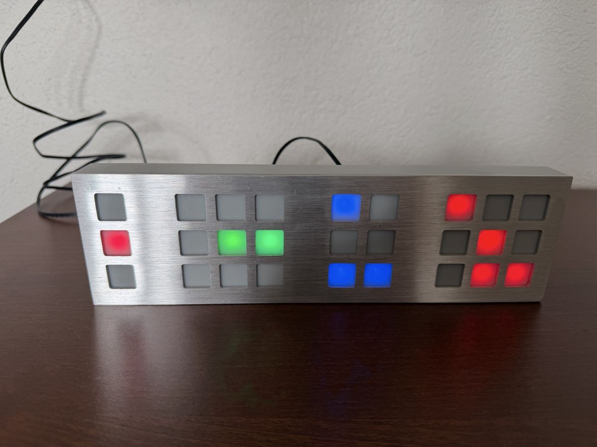 Montres: Tix Cube Root - Seltsame Nerd Uhr – D'occasion à Nidau par mike_seeland 2