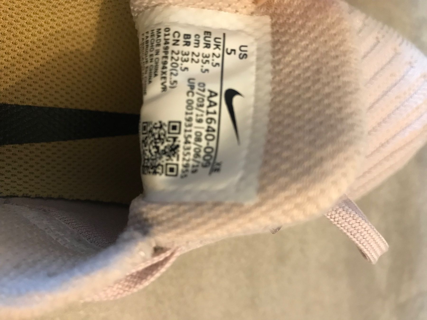 Nike Schuhe für Mädchen: Nike Air Gr. 35,5 Turnschuhe Run – Gebraucht aus Affoltern am Albis von variablend 4