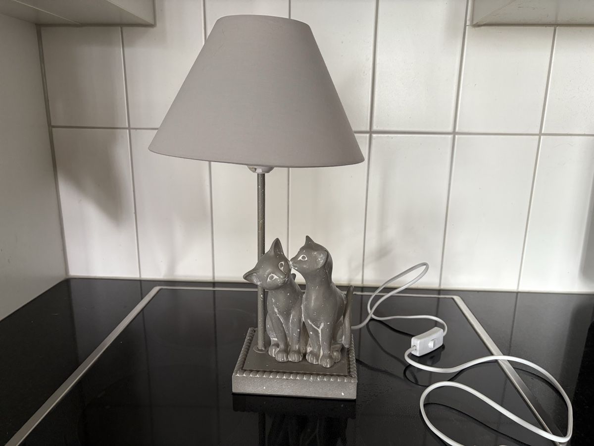 Lampade: Katzen Tischlampe grau – Usato da Muttenz venduto da Salina5 6