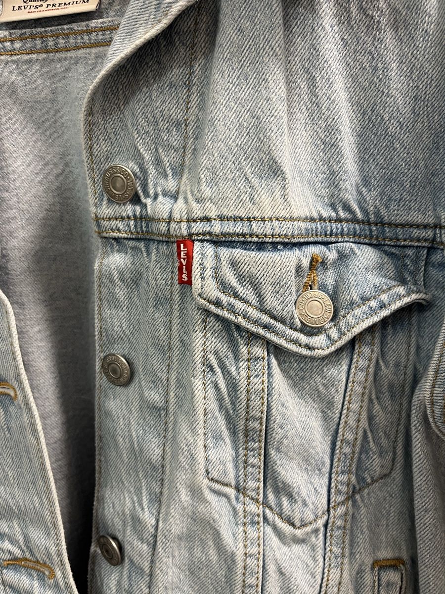 Levi's Jacken: Levi's Jeansjacke hellblau Grösse XS – Gebraucht aus Frauenfeld von heyLani 1