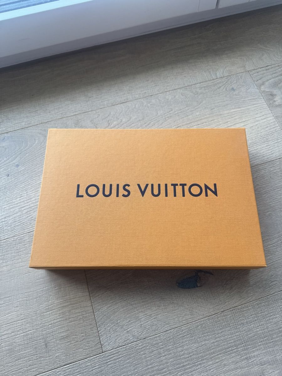 Louis Vuitton Foulard & Sciarpe: Louis Vuitton Navy Monogram Scarf + Box -Excellent Conditio – Usato da Meilen venduto da vic_9wmf 4