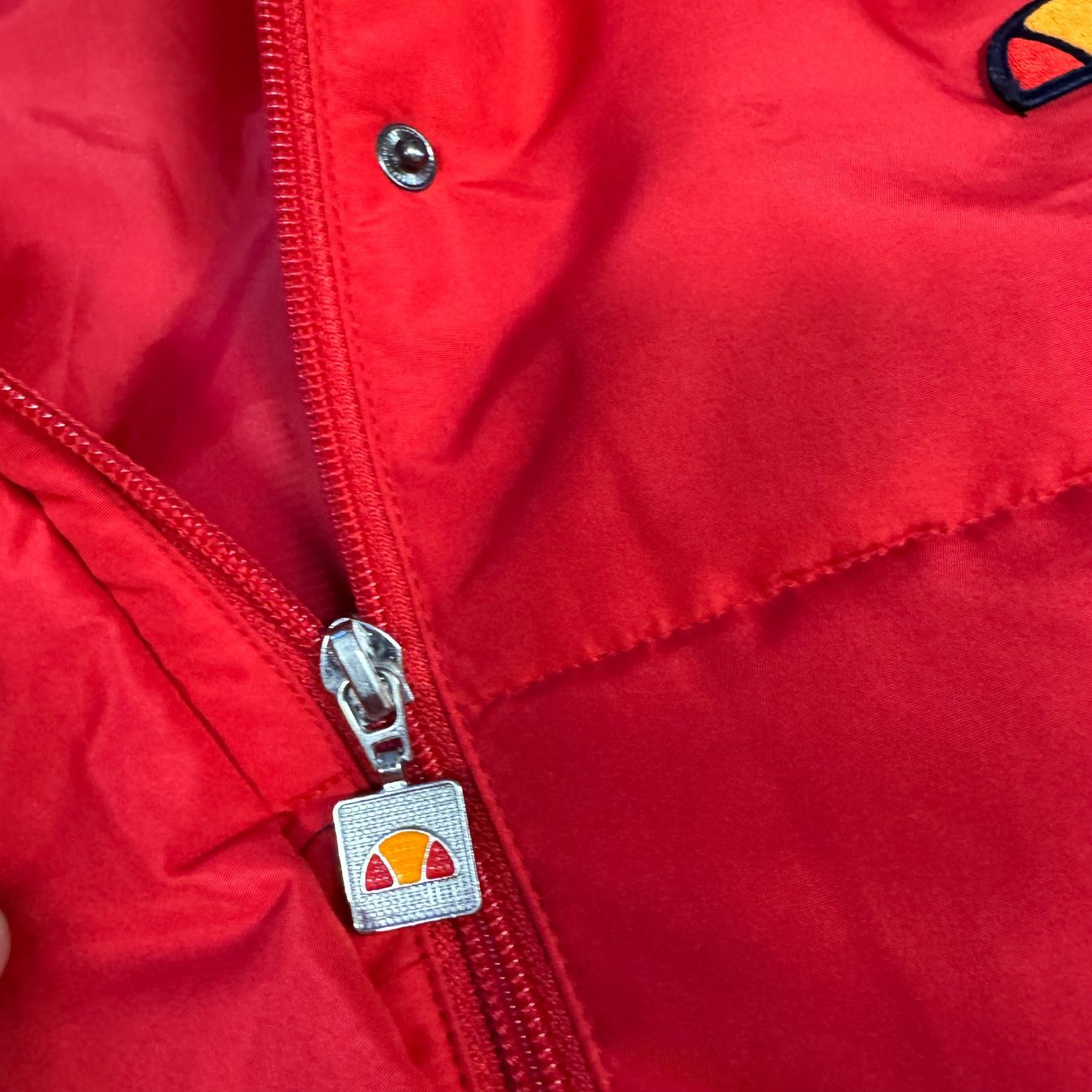 Ellesse Giacche: Ellesse retro red puffer jacket winterjacke polyester M – Usato da St. Gallen venduto da sourced_limited 2