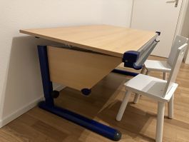 Kinderschreibtisch höhenverstellbar mit zwei Stühlen