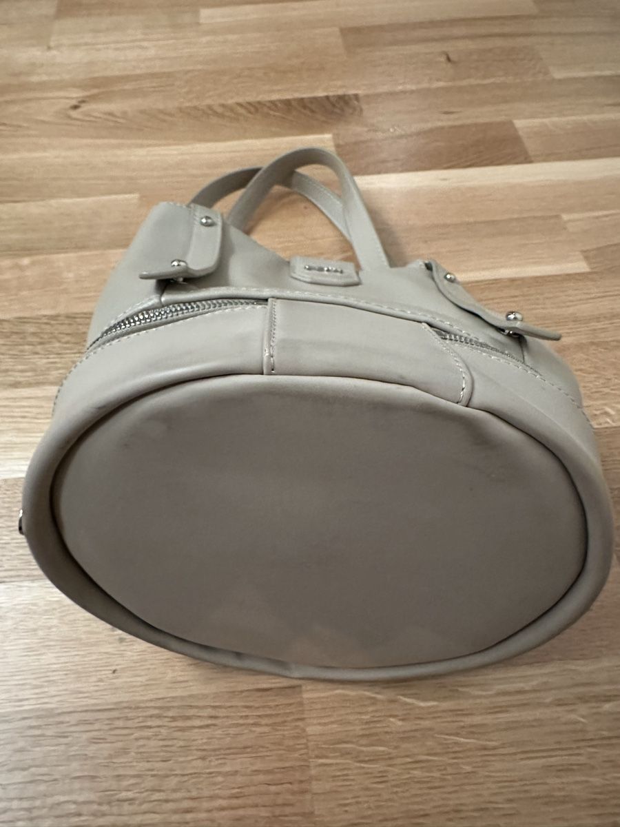 Geox Sacs femmes: Geox Beige Leather relax shoulder Bag – D'occasion à Zürich par ira_27zx 6
