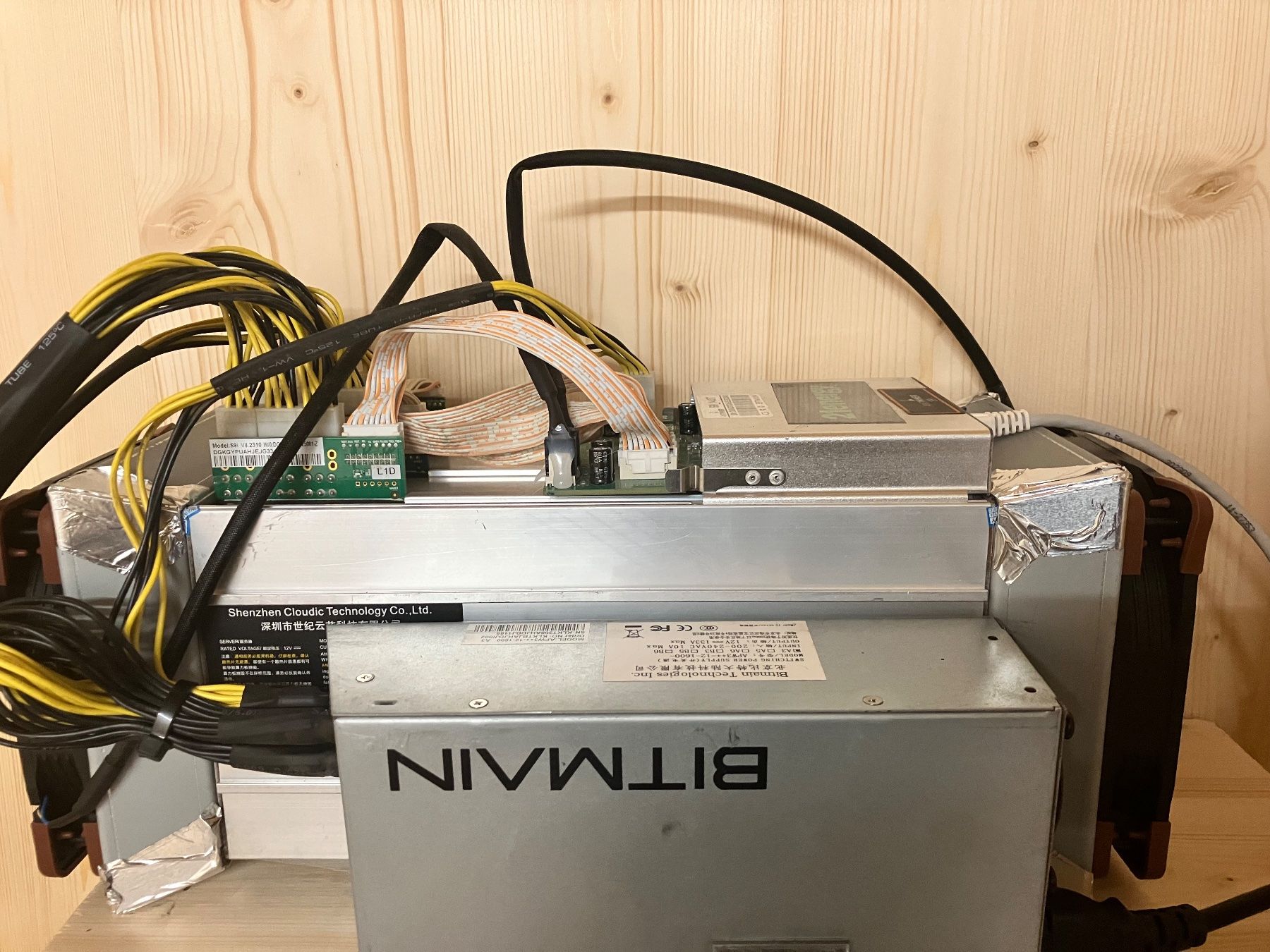 Bitmain Coin Miner: Antminer S9i Silent - Refurbished – Usato da Walde AG venduto da remo_globi