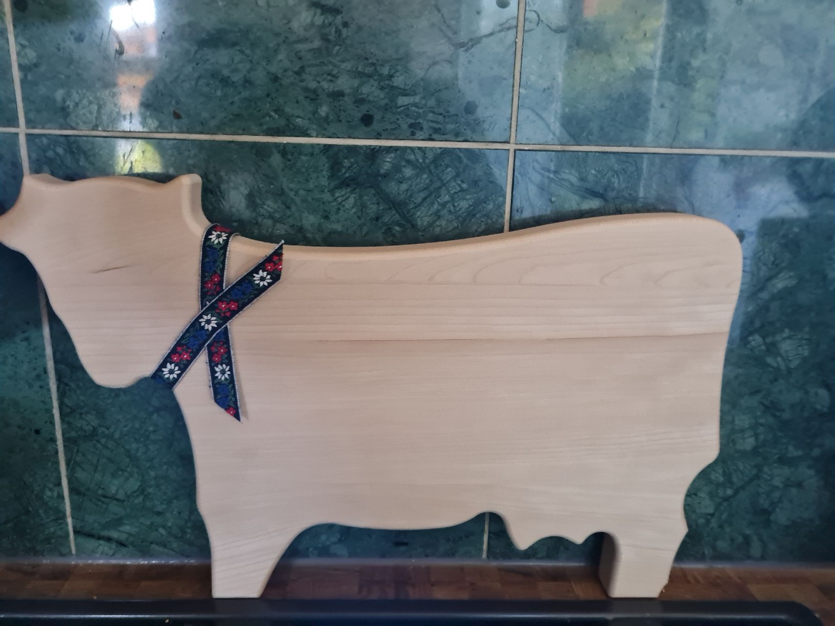 Articoli in legno: Schneidebrett Kuh Holzform neu – Nuovo (secondo la descrizione) da Münsingen venduto da Cuci31