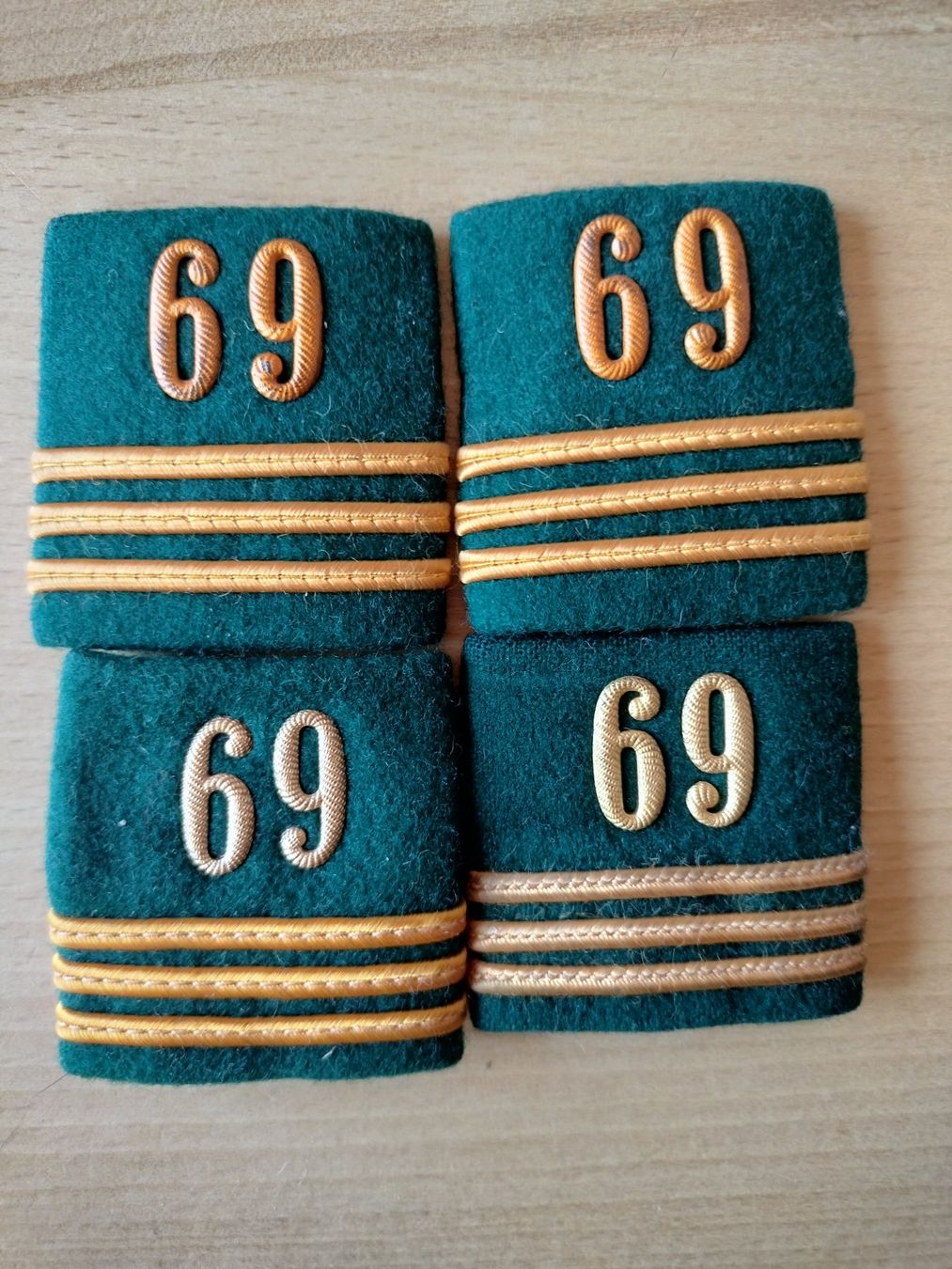 Schweizer Armee Uniformi: Schweizer Armee Militär Uniform Schulterpatten – Usato da Schwanden Sigrisw venduto da len_9yqg