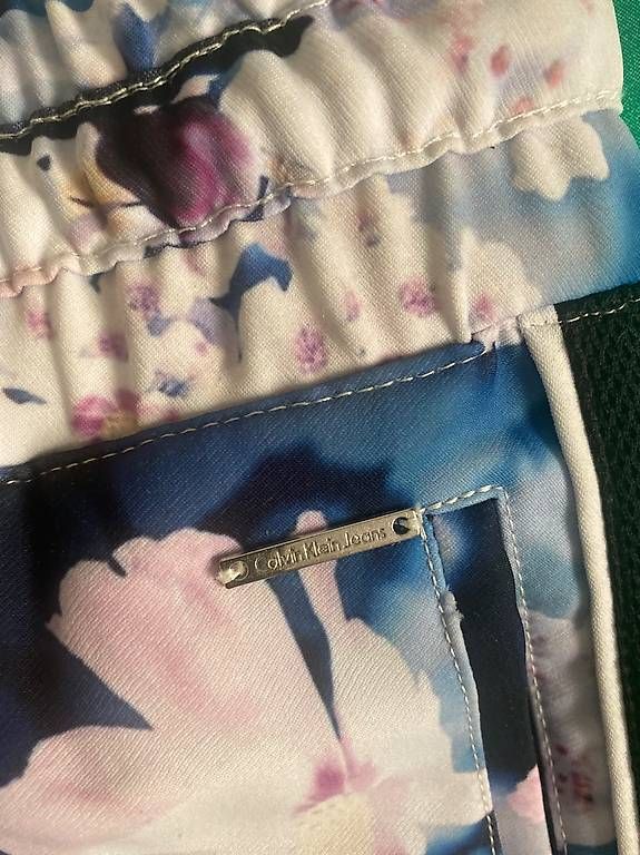 Pantaloni: Calvin Klein Short – Usato da St. Gallen venduto da Konstanza 4