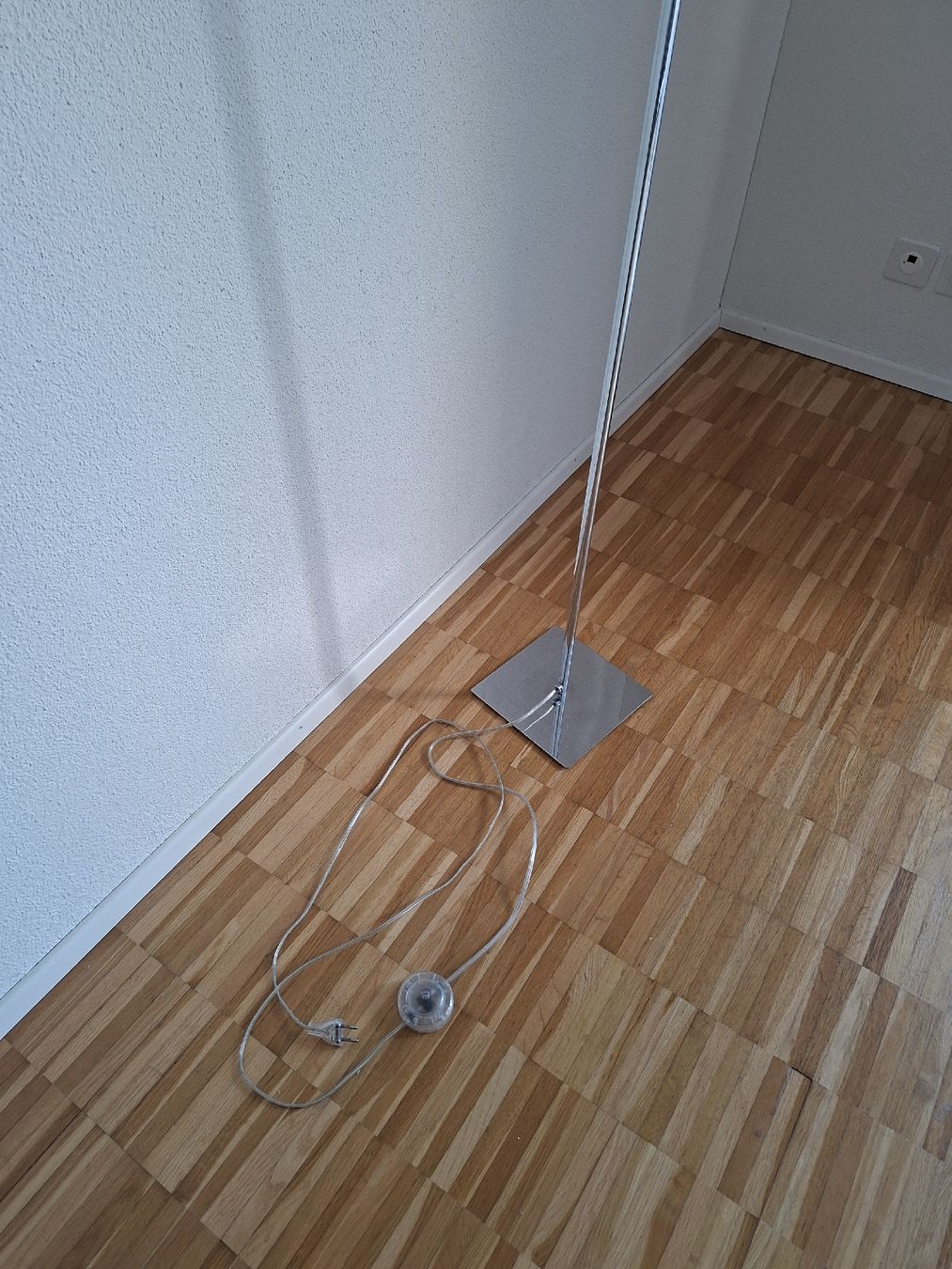 Lampade: Stehlampe, Höhe 130 cm – Usato da Brüttisellen venduto da Tekla05 2