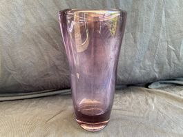 Magnifique vase lourd en verre violet, idéal pour vos fleurs
