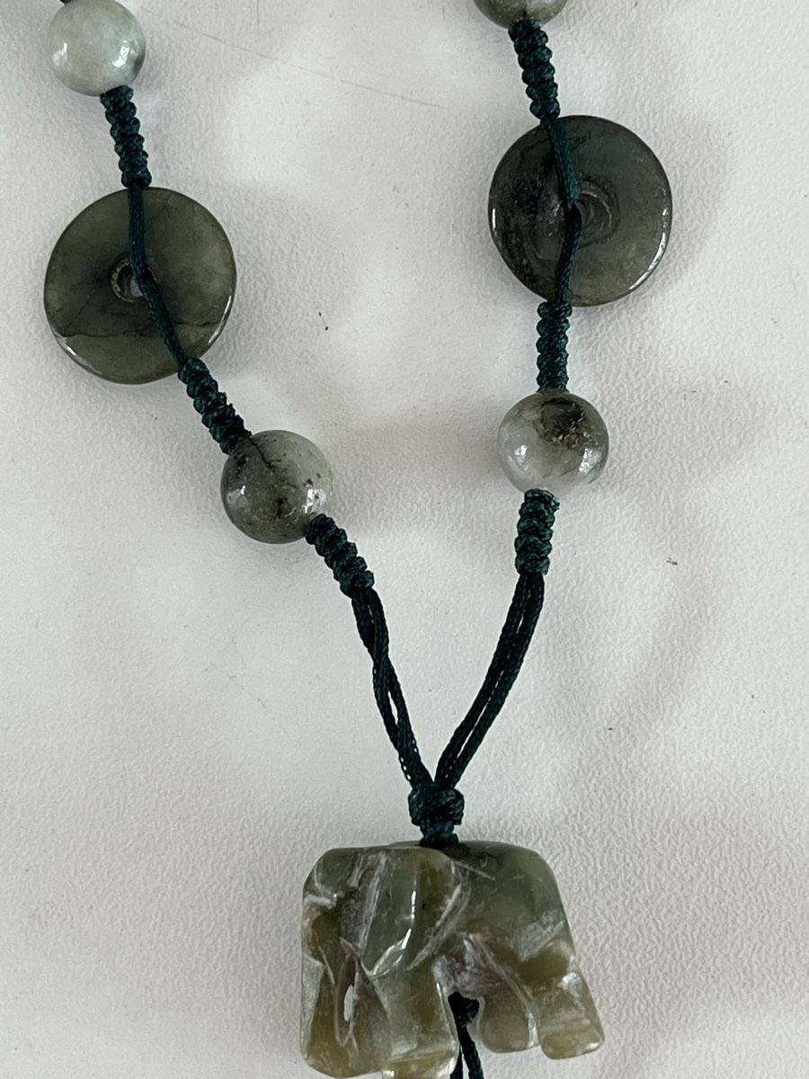 Catenine: Kette mit Elefant, Scheiben, Perlen / Jade ähnlicher Stein – Usato da Wetzikon ZH venduto da seli03 1