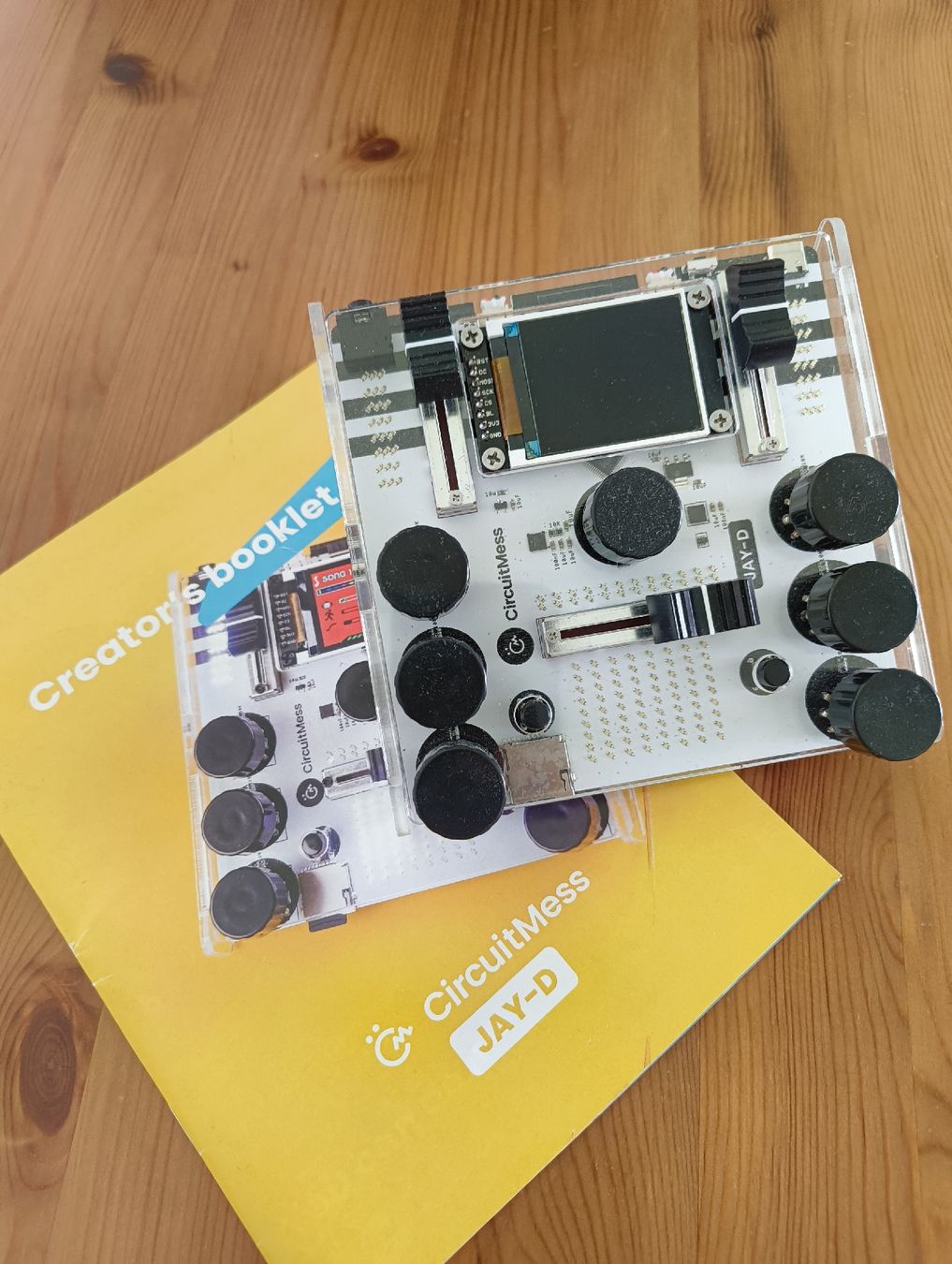 Console di mixaggio: CirquitMess Jay-D DJ Controller / Player – Usato da Unterkulm venduto da mili0908 2