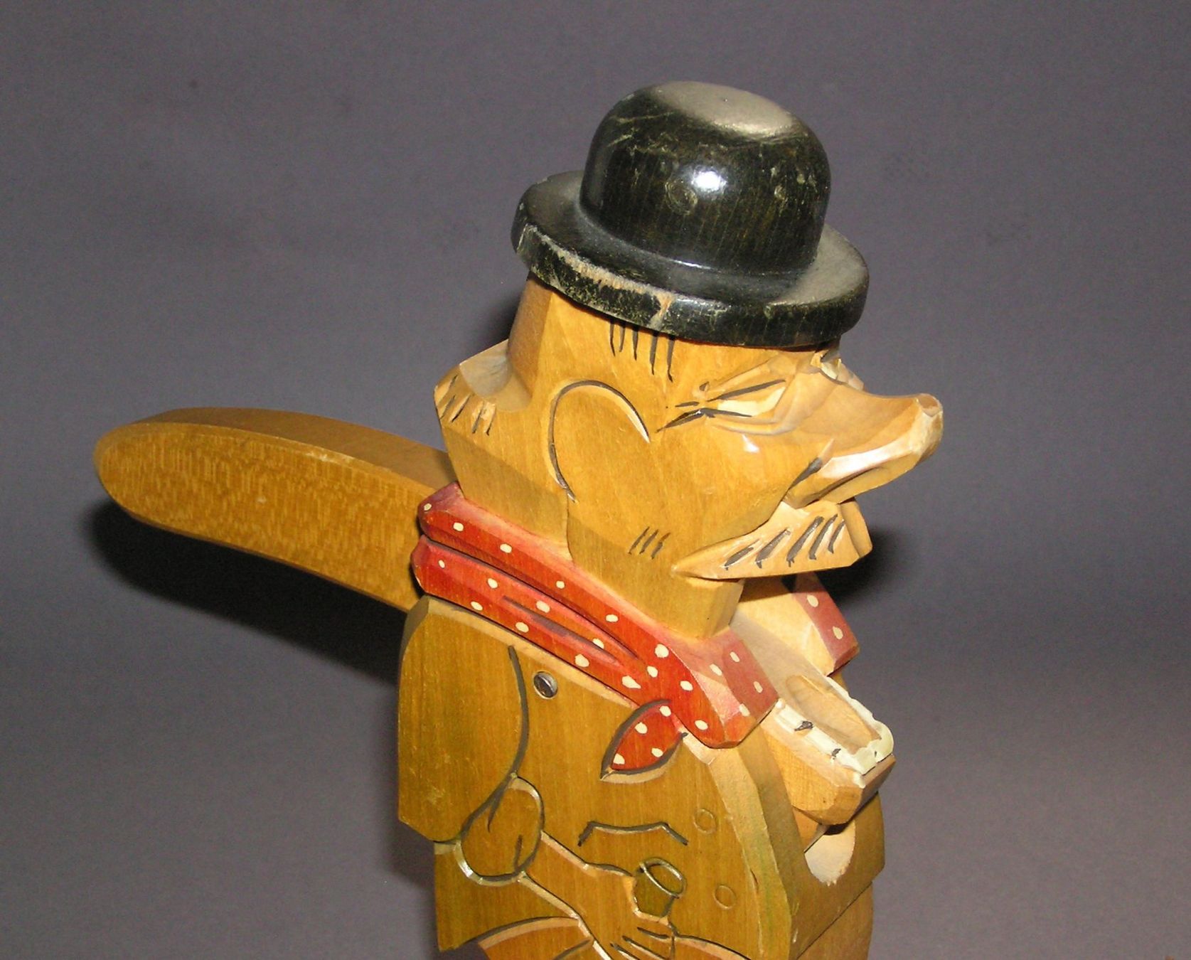 Statuette: SCHWEIZER HANDARBEIT NUSSKNACKER HOLZ FIGUR – Usato da Grenchen venduto da Antique-hunter 2