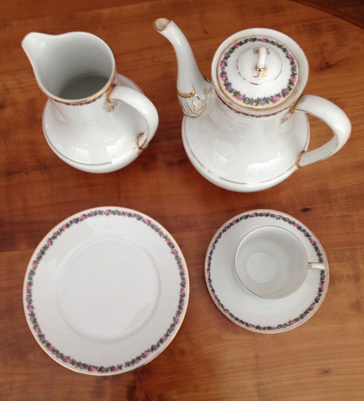 Set di piatti: Grossmutters Porzellan-Kaffee-Service – Usato da Liebefeld venduto da Rhy19
