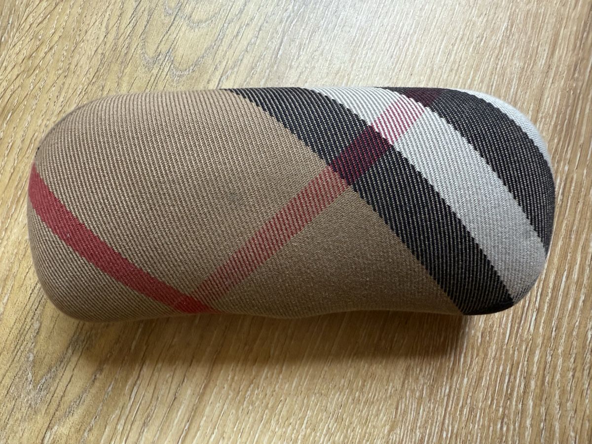 Burberry Sonstige Kleidung & Accessoires: Étui à lunettes brun clair Burberry  – Gebraucht aus Tavannes von Thriftshop 1