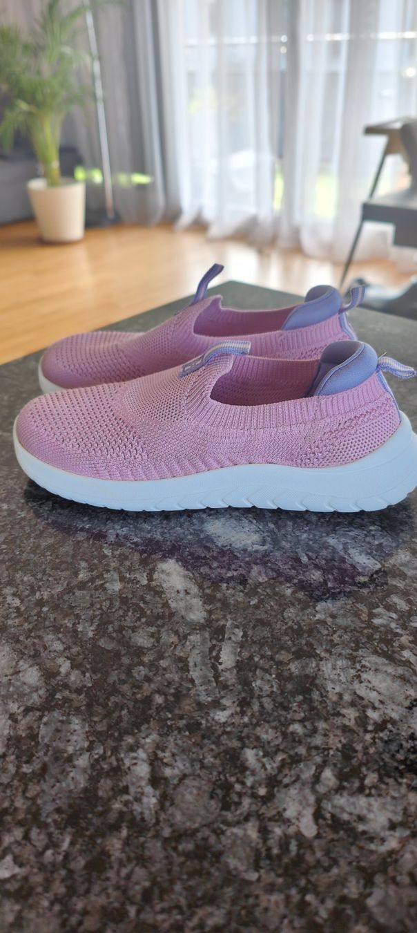 Scarpe per ragazze: Süsse Mädchen Sneakers Hausschuhe Gr. 29 – Usato da Root venduto da GregorO 1