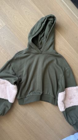Khaki Hoodie mit Plüschärmel, Gr. S